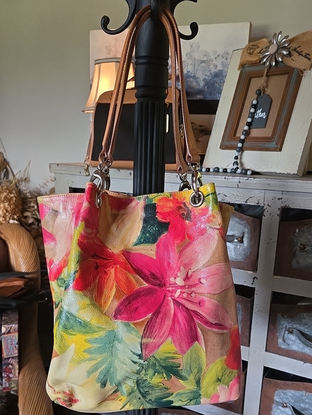 Maurizio  Taiuti made in Italy Leather Floral purse.